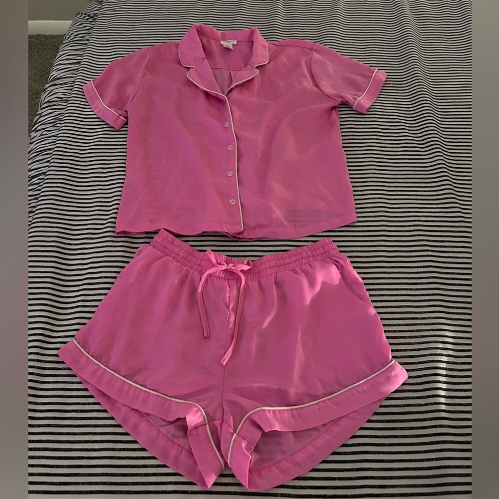 Forever 21 matching pajamas pink top and shorts set
